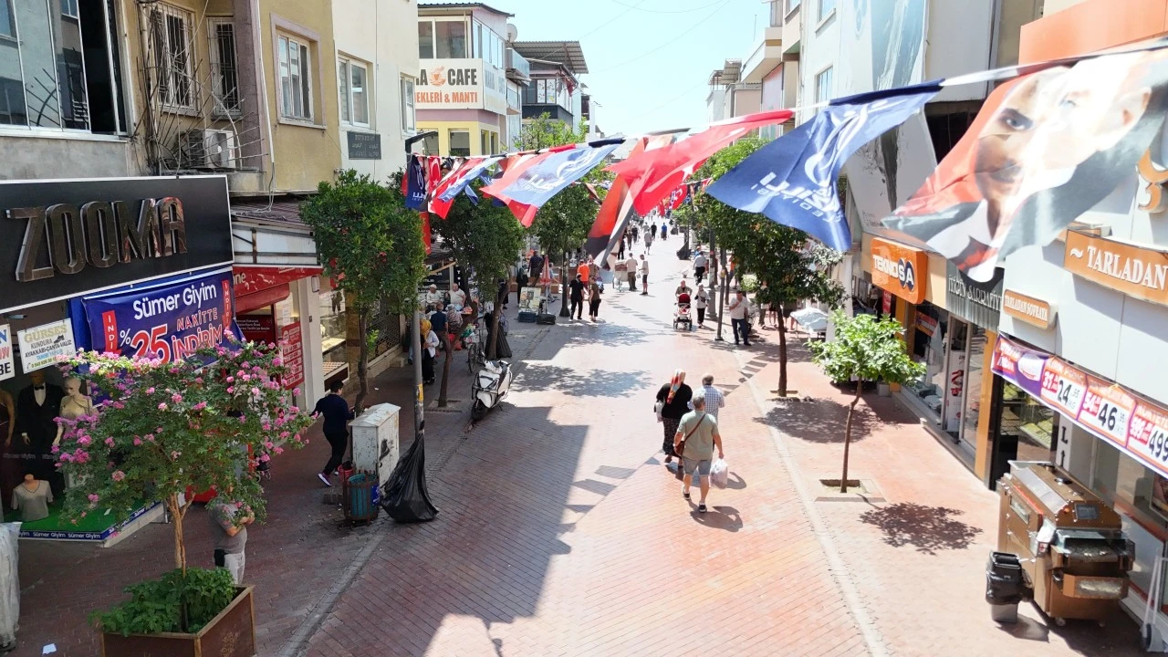 Nazilli Belediyesi Şehri Türk Bayraklarıyla Donatıyor