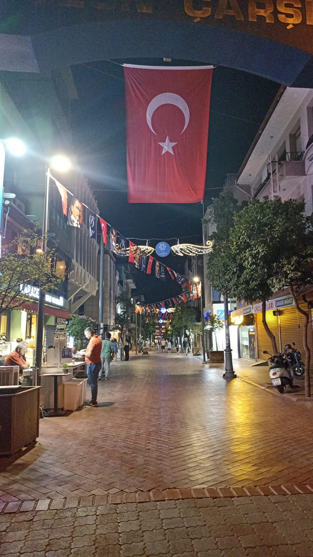 Nazilli Belediyesi Şehri Türk Bayraklarıyla Donatıyor