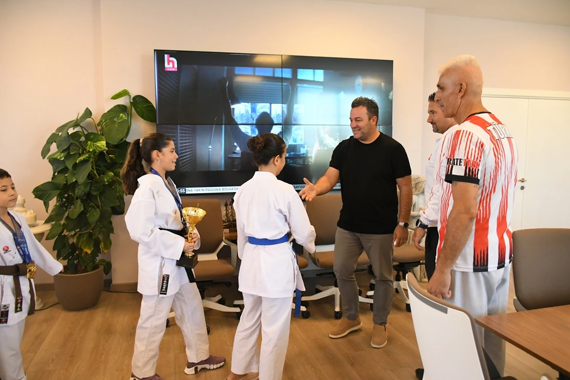 TATAMİNİN ŞAMPİYONLARI BAŞARILARINI BAŞKAN VEKİLİ DEMİRTAŞ İLE PAYLAŞTI