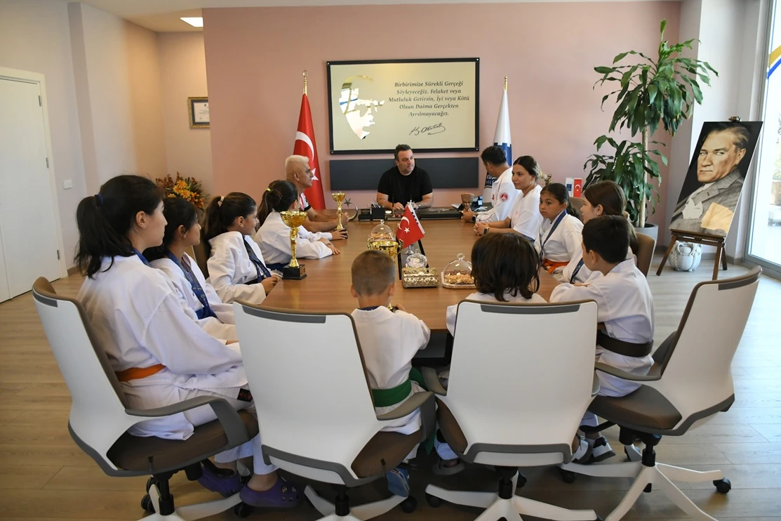 TATAMİNİN ŞAMPİYONLARI BAŞARILARINI BAŞKAN VEKİLİ DEMİRTAŞ İLE PAYLAŞTI