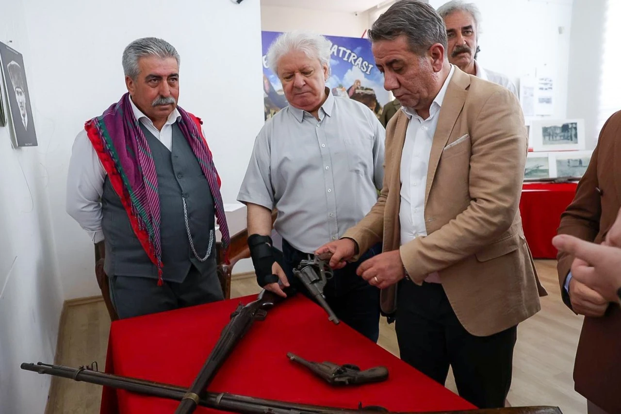 EFELER’DE “ZAFERDEN KURTULUŞA” SERGİSİ TARİHE IŞIK TUTUYOR