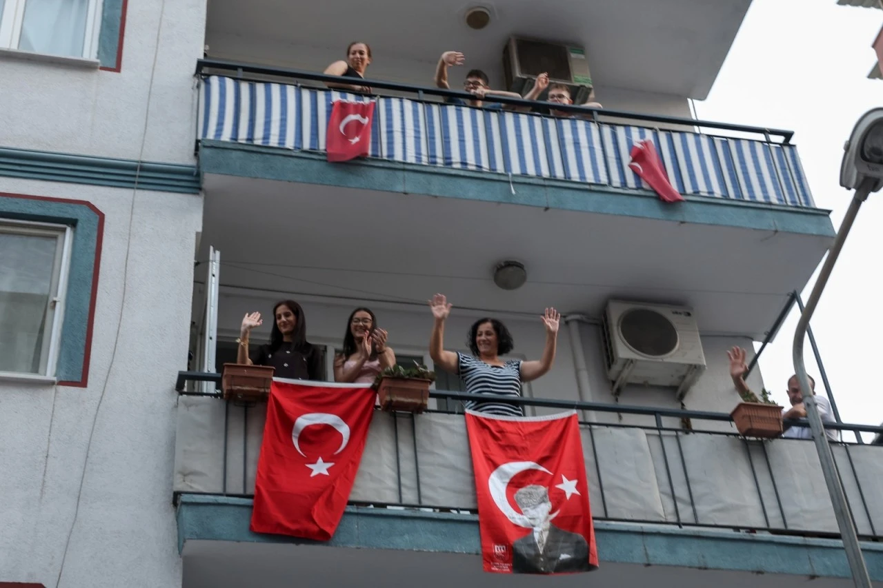 Başkan Anıl Yetişkin 30 Ağustos coşkusunu Efeler’de dört bir yana taşıdı