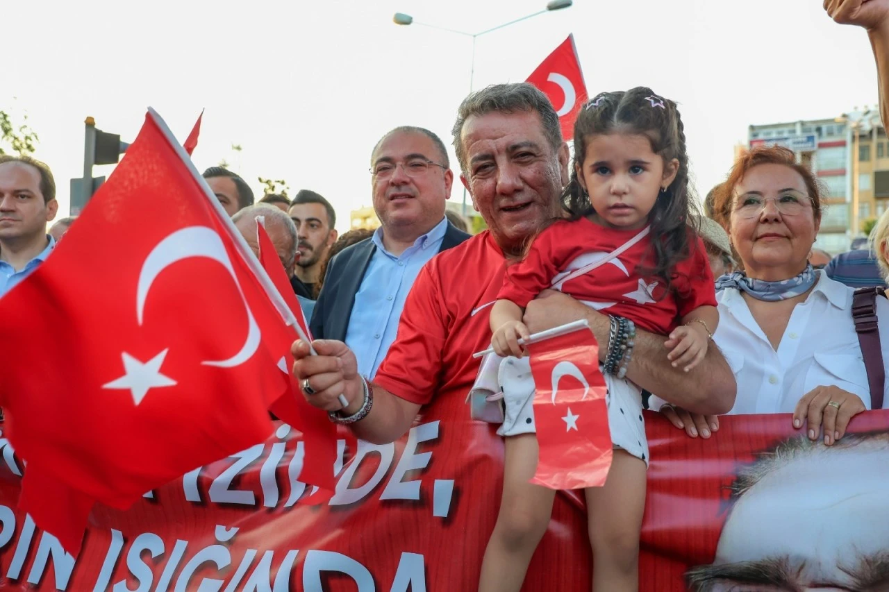 Başkan Anıl Yetişkin 30 Ağustos coşkusunu Efeler’de dört bir yana taşıdı