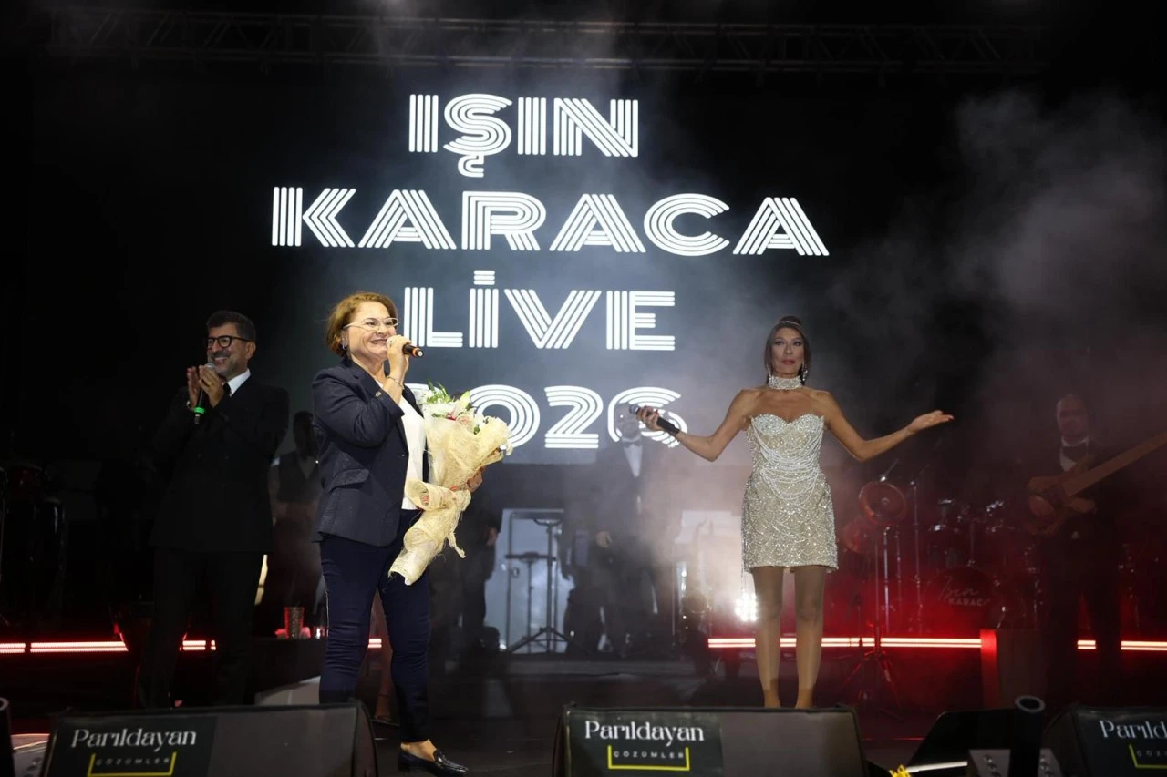 Zafer Bayramı, fener alayı ve Işın Karaca konseriyle Didim’de kutlandı