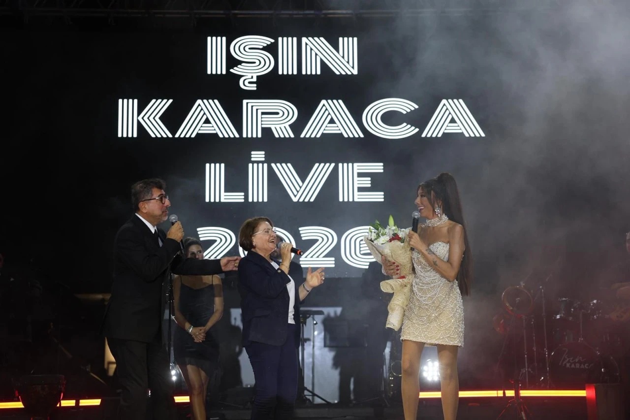 Zafer Bayramı, fener alayı ve Işın Karaca konseriyle Didim’de kutlandı