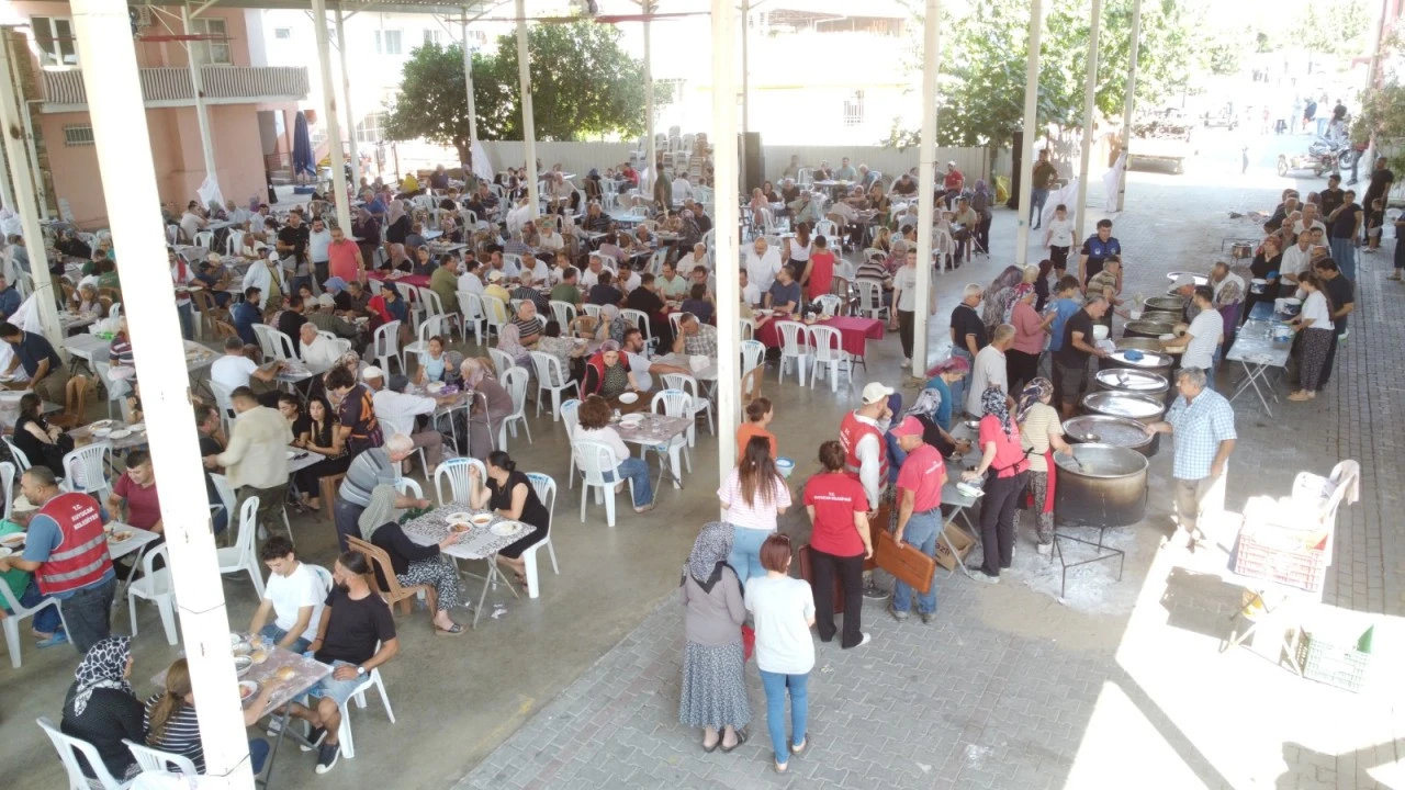 Horsunlu’da Kurtuluş Gününe Özel 15 Kazan Keşkek Dağıtıldı