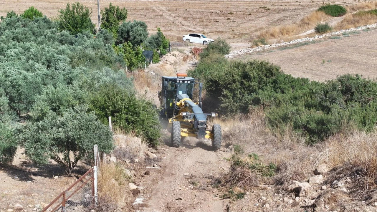 Didim genelinde sürdürülen yol çalışmaları kapsamında Reform Yollarında düzenleme yapılıyor.