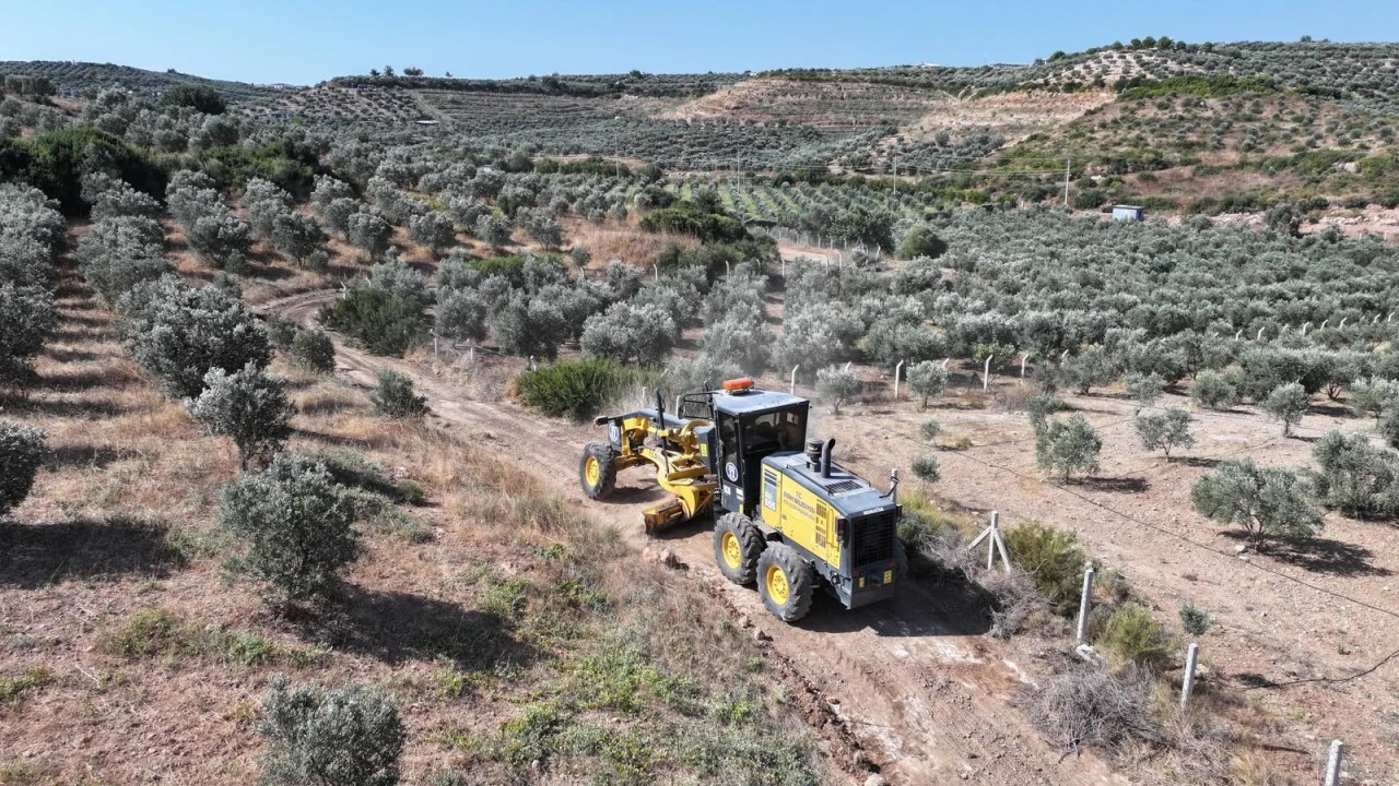 Didim genelinde sürdürülen yol çalışmaları kapsamında Reform Yollarında düzenleme yapılıyor.