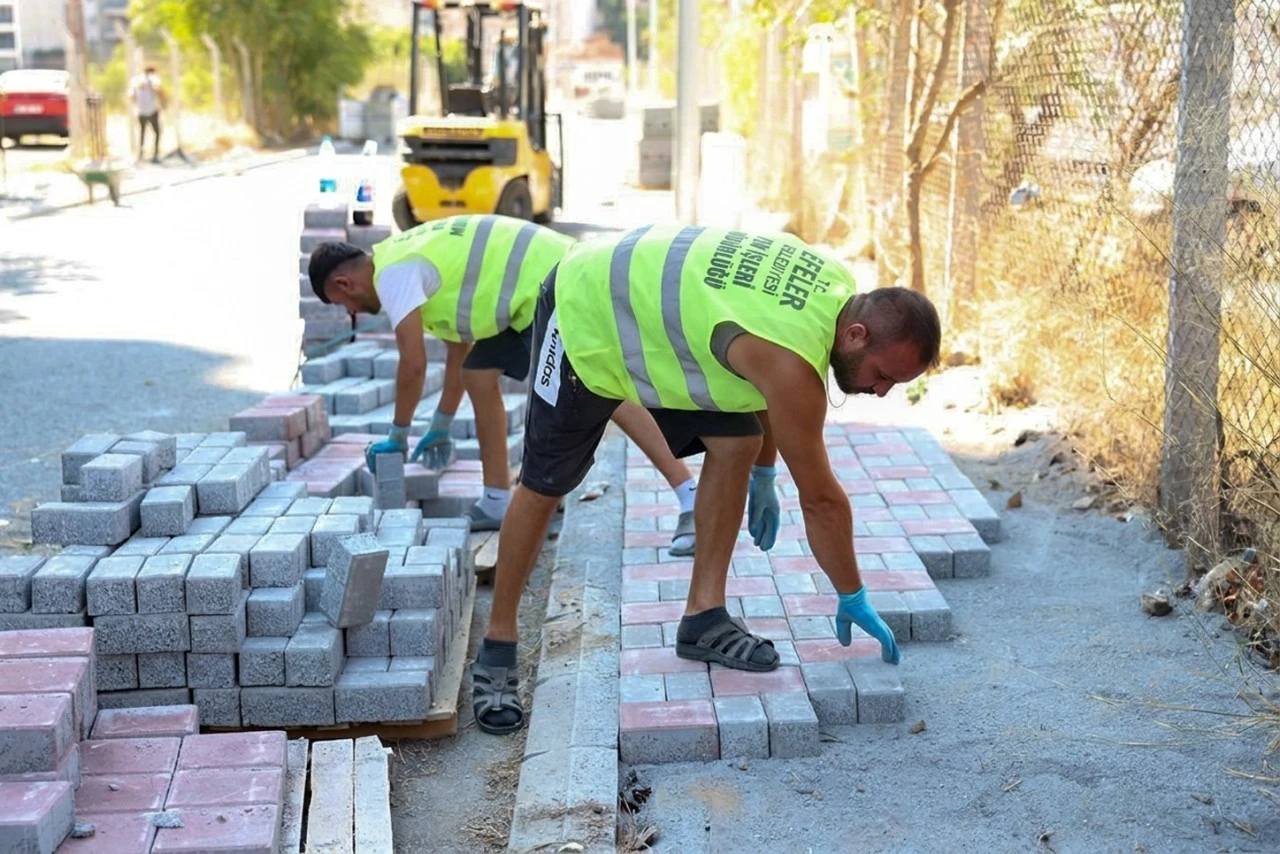 Başkan Yetişkin Güzelyalı’nın Yollarını Baştan Sona Yeniliyor