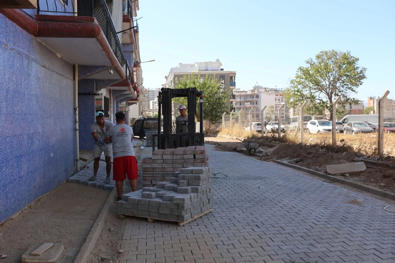 Başkan Yetişkin Güzelyalı’nın Yollarını Baştan Sona Yeniliyor