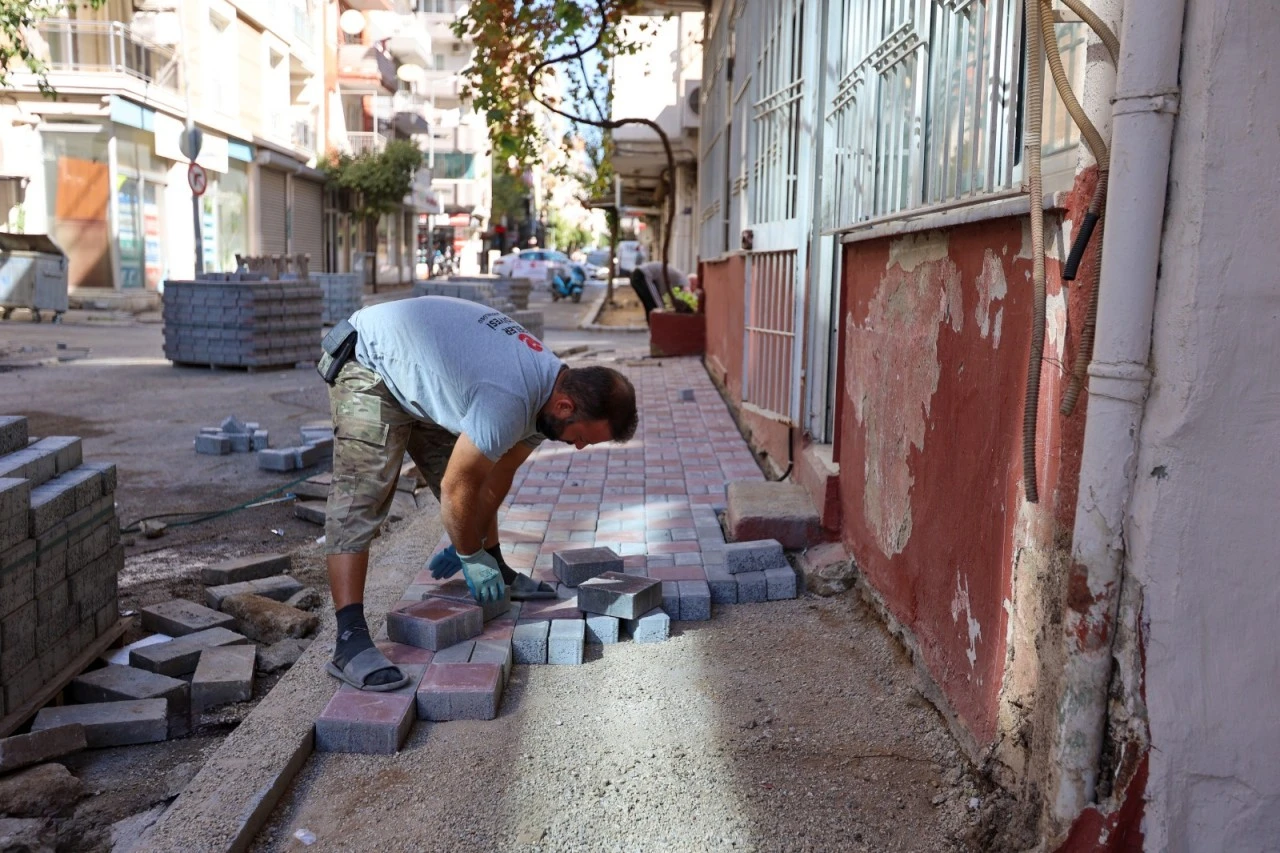Başkan Yetişkin Güzelyalı’nın Yollarını Baştan Sona Yeniliyor