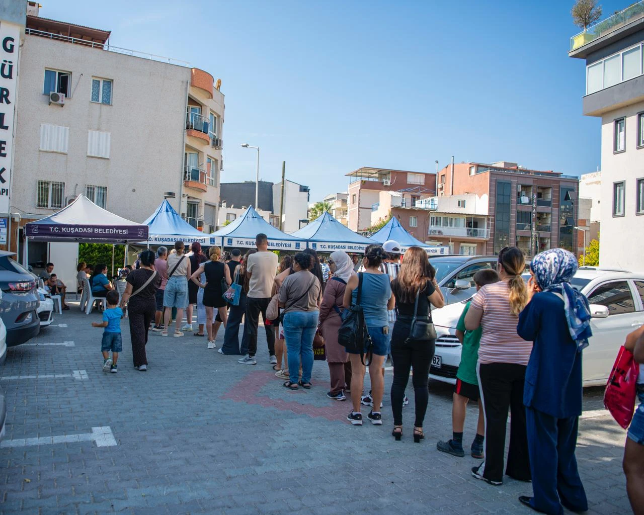 Öğrenciler kırtasiye malzemelerine kavuştu
