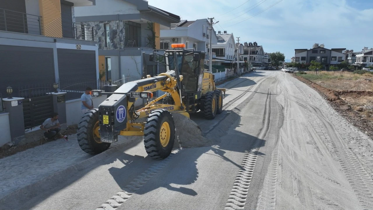 Belediye bünyesinde üretilen parke taşları, ihtiyaç duyulan noktalarda yollarla buluşuyor