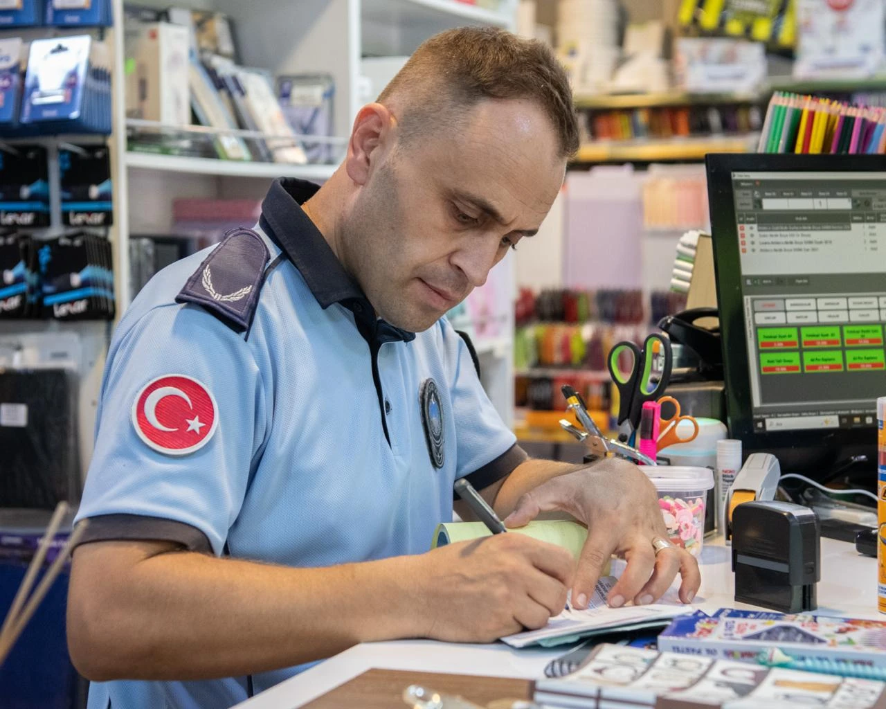 Kuşadası Belediyesi’nden kırtasiyelere sıkı denetim