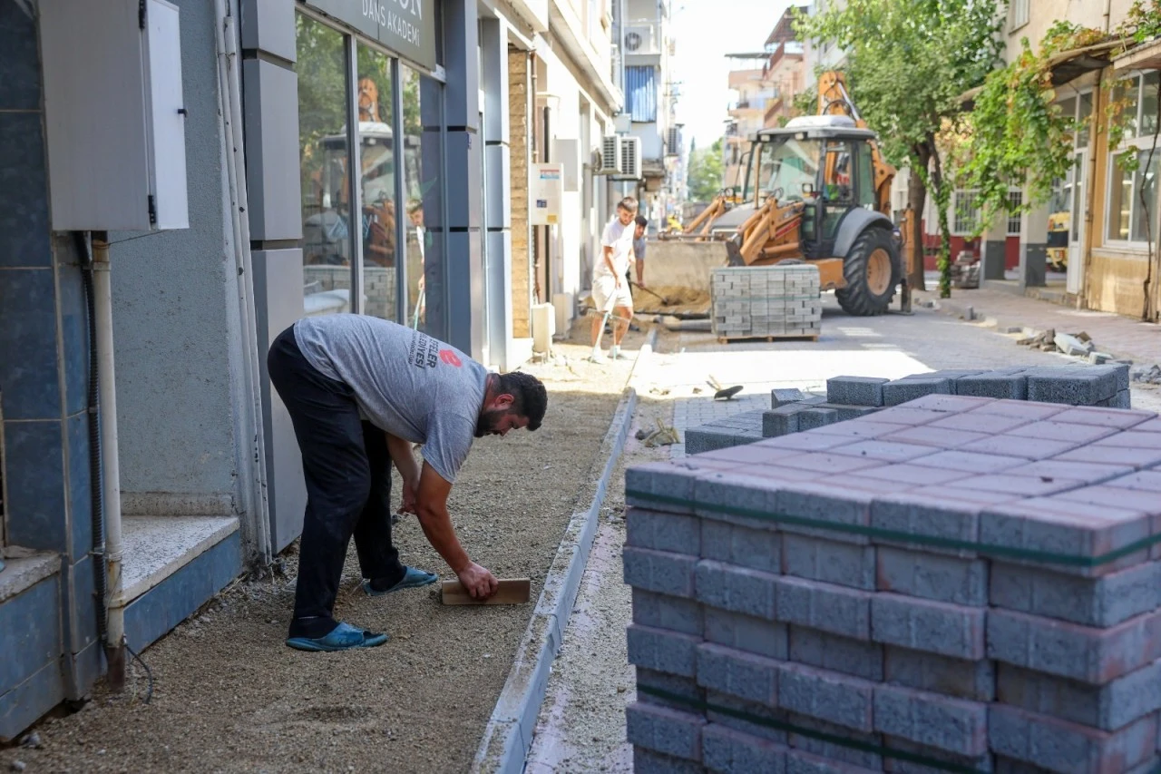 Yol çalışmaları devam ediyor, Efeler yenileniyor