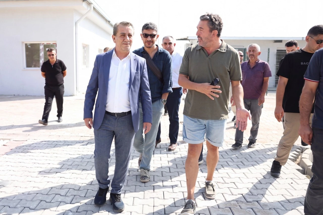 Emre Kınay’dan Başkan Yetişkin’in örnek projesine tam not: “İyilik bulaşıcıdır, Efeler’den iyilik hareketi başlatalım!”