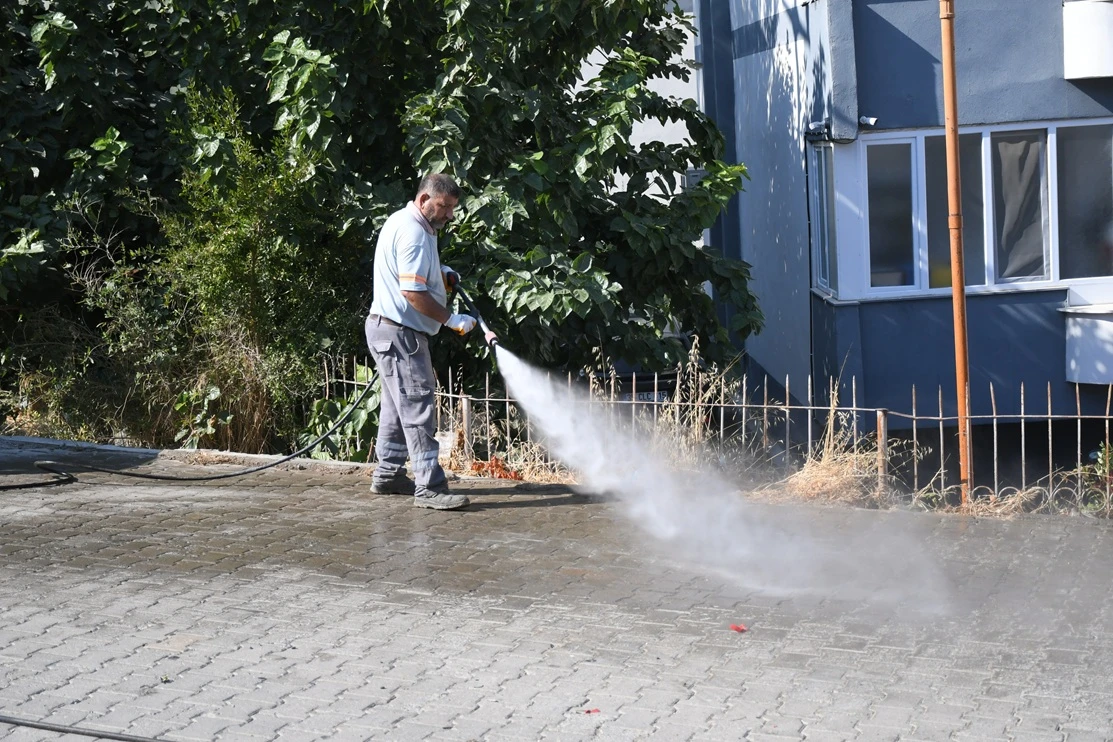 Temiz bir Kuşadası için mesai durmadan devam ediyor