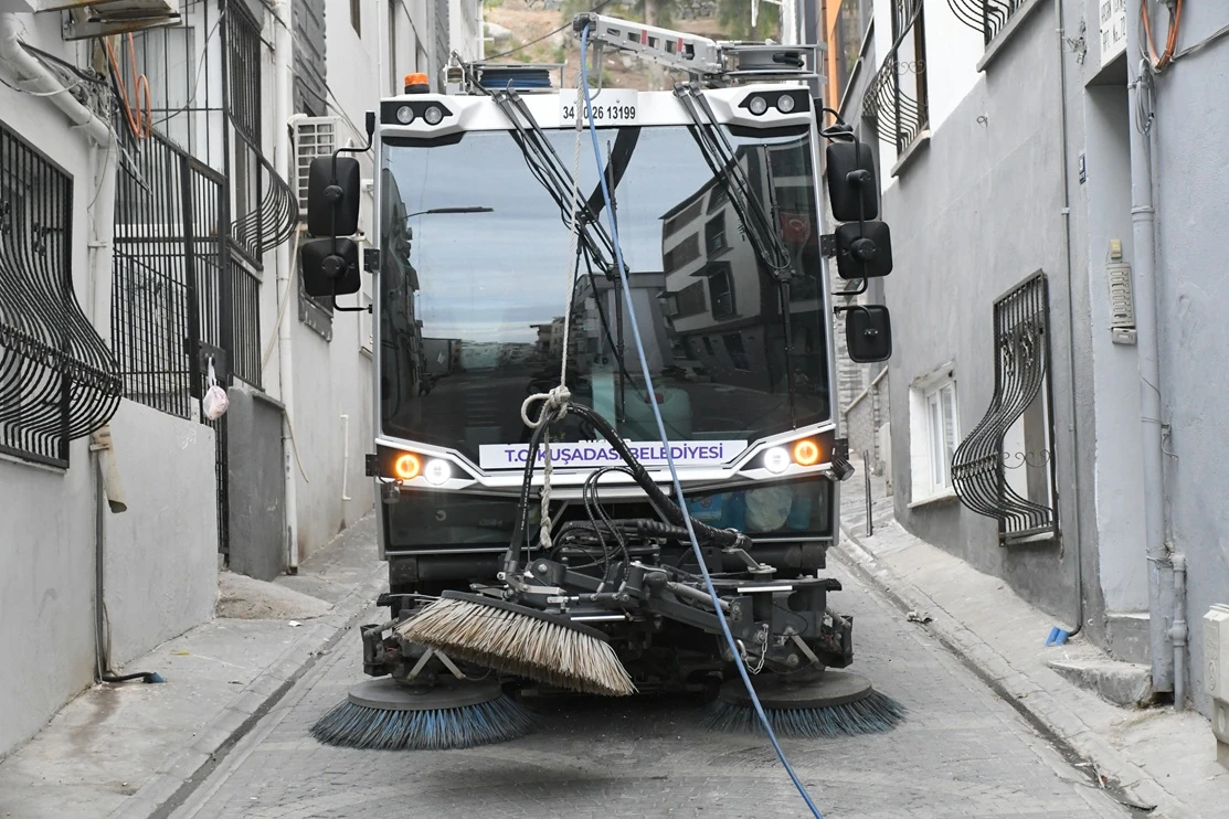 Temiz bir Kuşadası için mesai durmadan devam ediyor