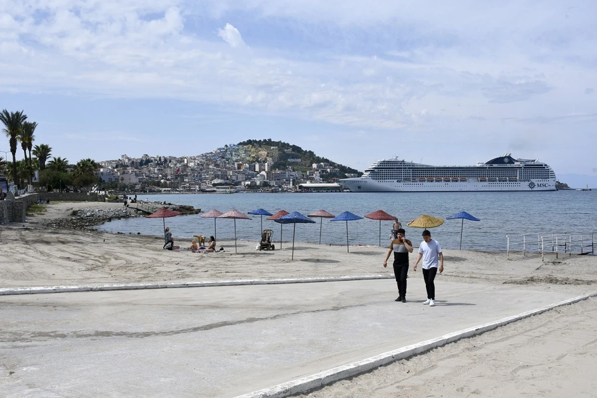 Kuşadası’nın plajları yaza hazırlanıyor