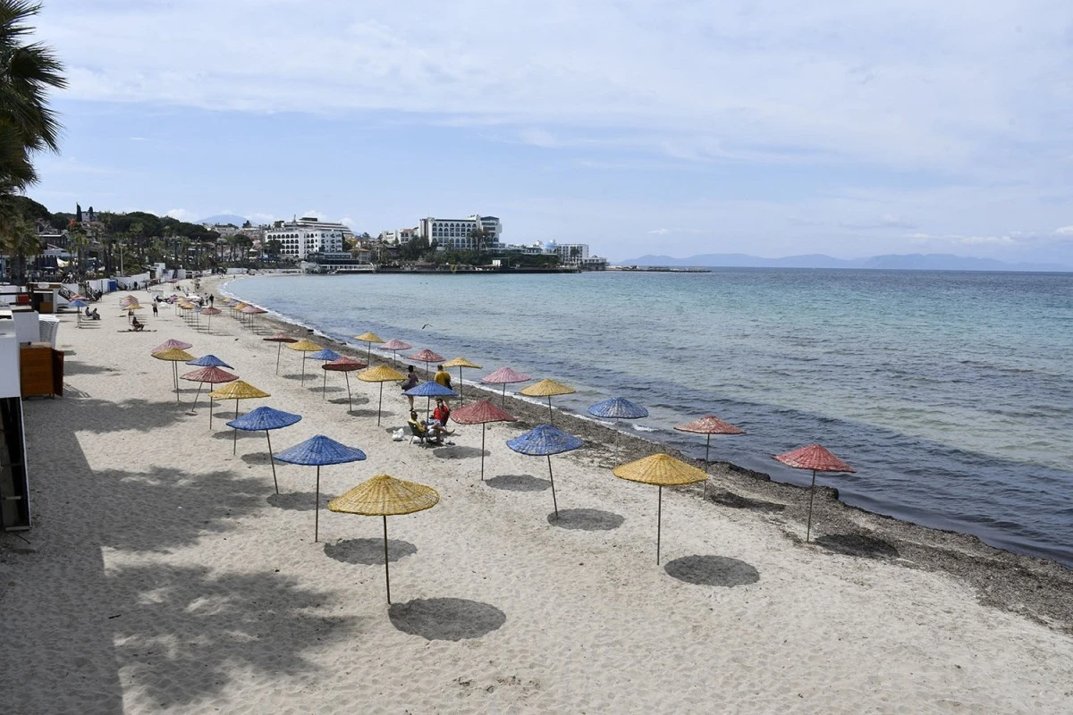Kuşadası’nın plajları yaza hazırlanıyor