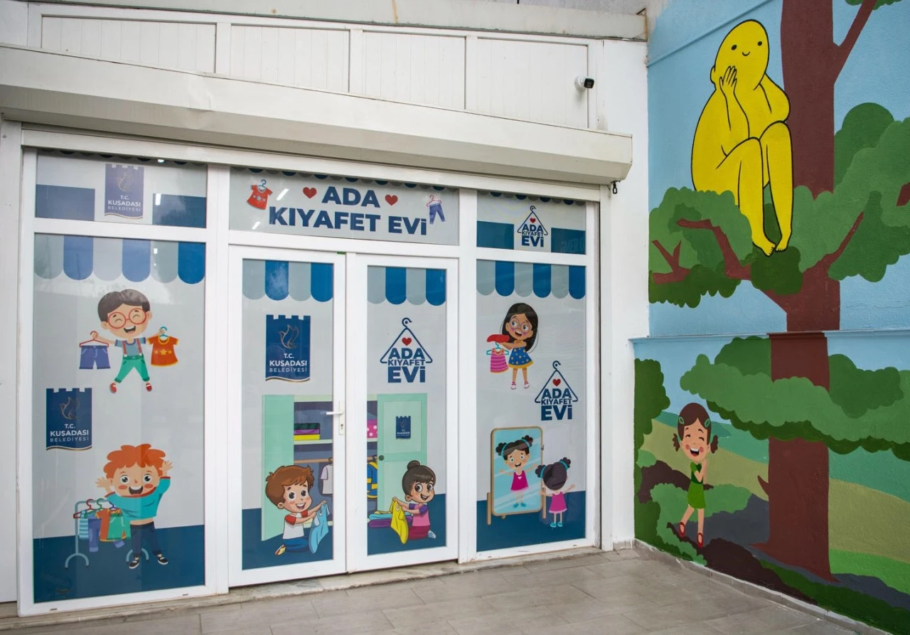 Ada Kıyafet Evi Kuşadalı çocukların daima yanında