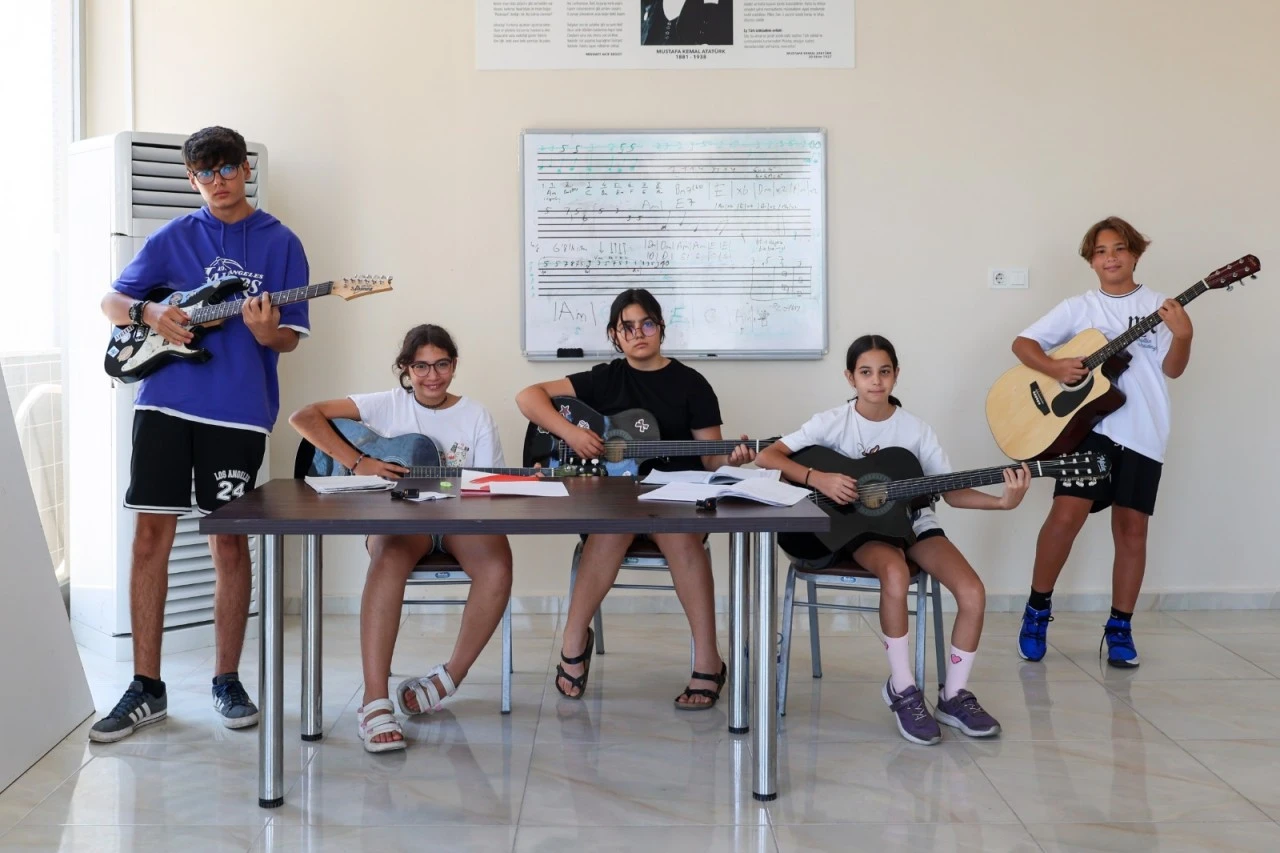 Efeler'de sanat zamanı: Müzik Akademisi kursları başlıyor