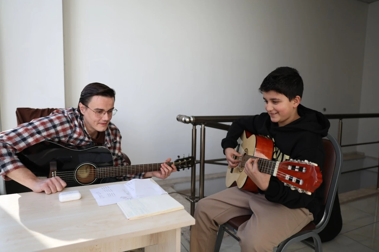 Efeler'de sanat zamanı: Müzik Akademisi kursları başlıyor