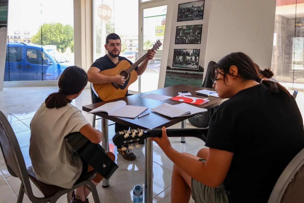 Efeler'de sanat zamanı: Müzik Akademisi kursları başlıyor