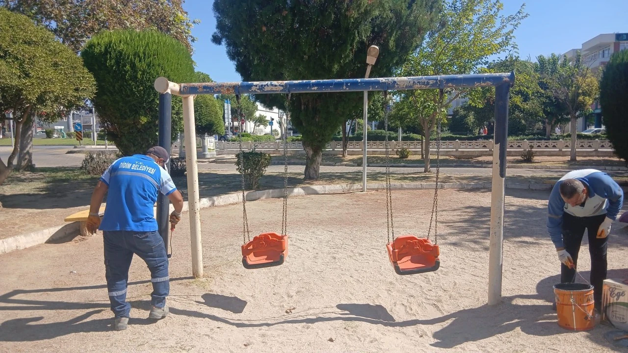 Didim genelinde park ve oyun alanlarında bakım, onarım ve boya çalışmaları yapılıyor