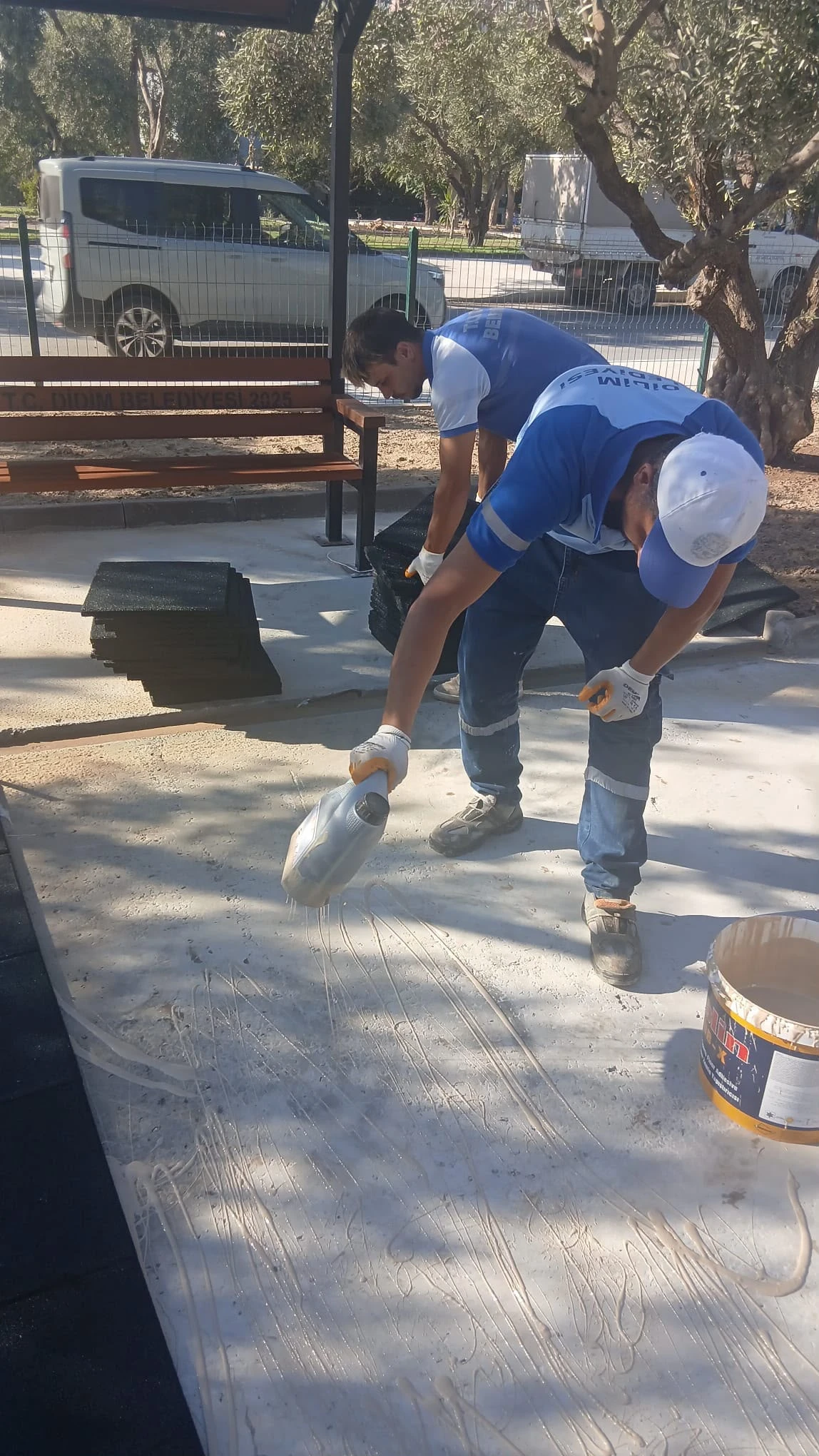 Didim genelinde park ve oyun alanlarında bakım, onarım ve boya çalışmaları yapılıyor