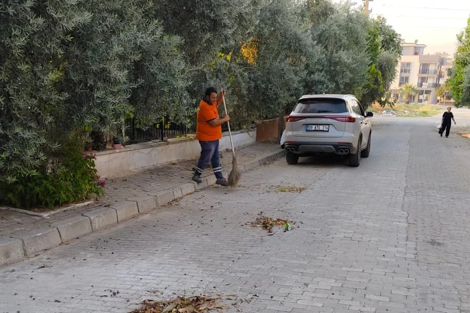 Başkan Yetişkin ile Efeler’in sokaklarında temizlik seferberliği
