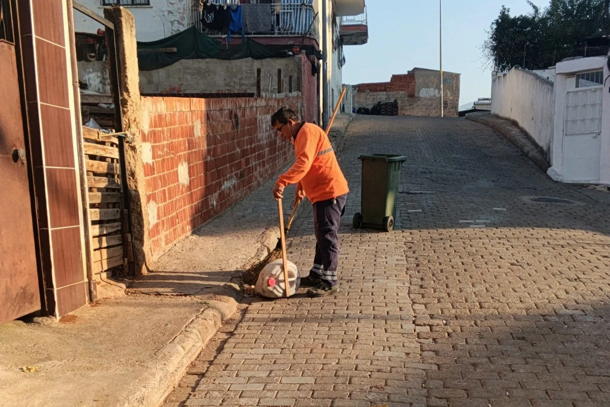 Başkan Yetişkin ile Efeler’in sokaklarında temizlik seferberliği