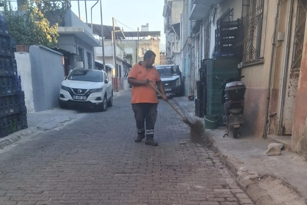 Başkan Yetişkin ile Efeler’in sokaklarında temizlik seferberliği