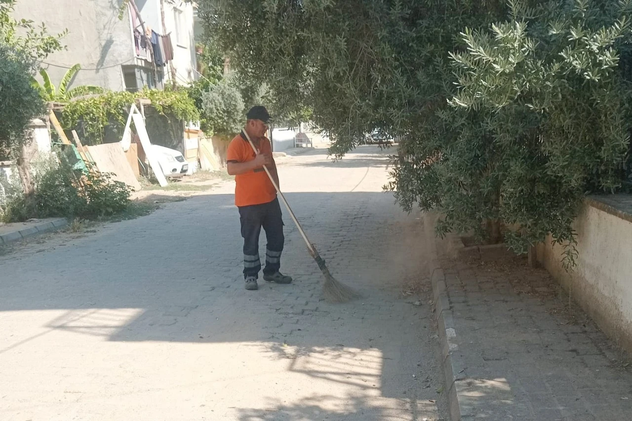 Başkan Yetişkin ile Efeler’in sokaklarında temizlik seferberliği