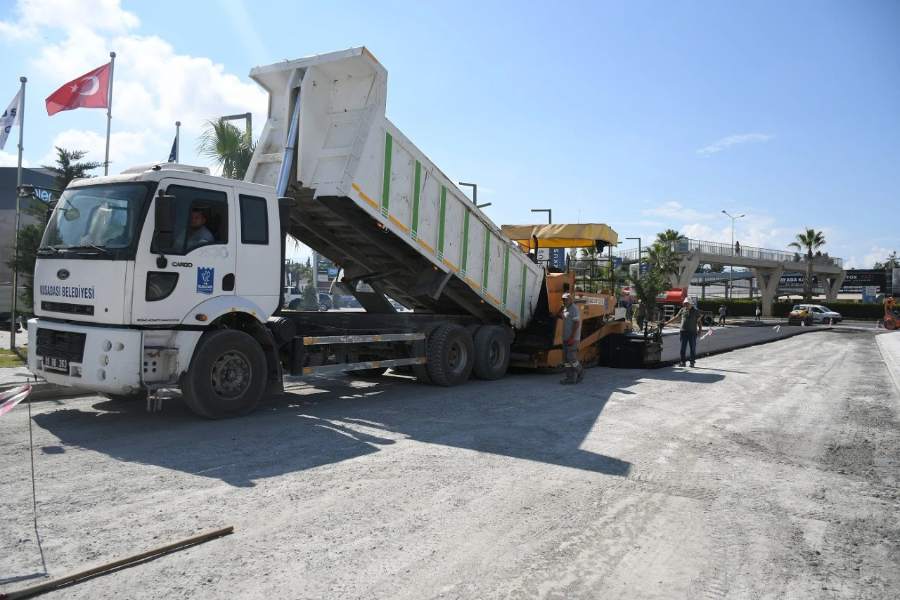 Kuşadası Belediyesi’nden Değirmendere’de asfalt mesaisi
