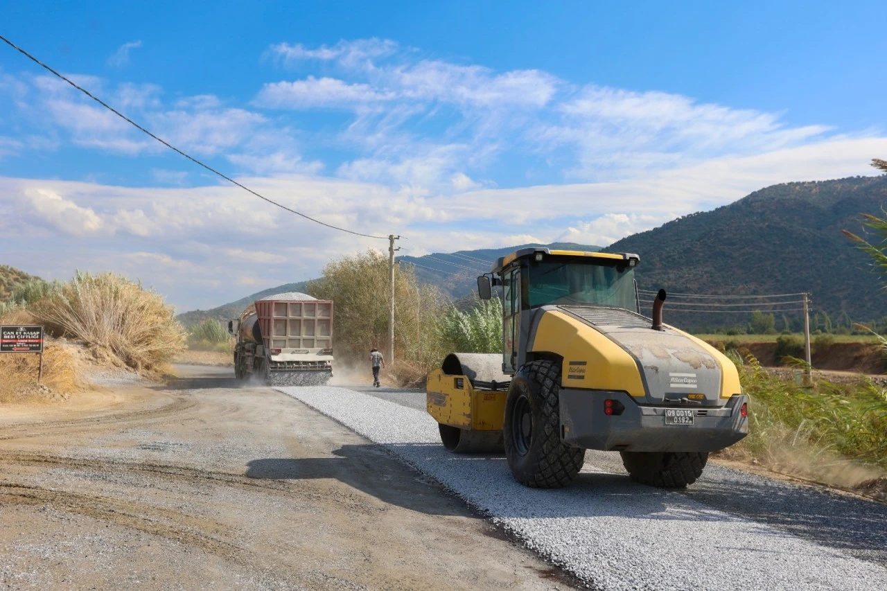 Başkan Yetişkin’den üreticilerin yüzünü güldüren asfalt çalışması