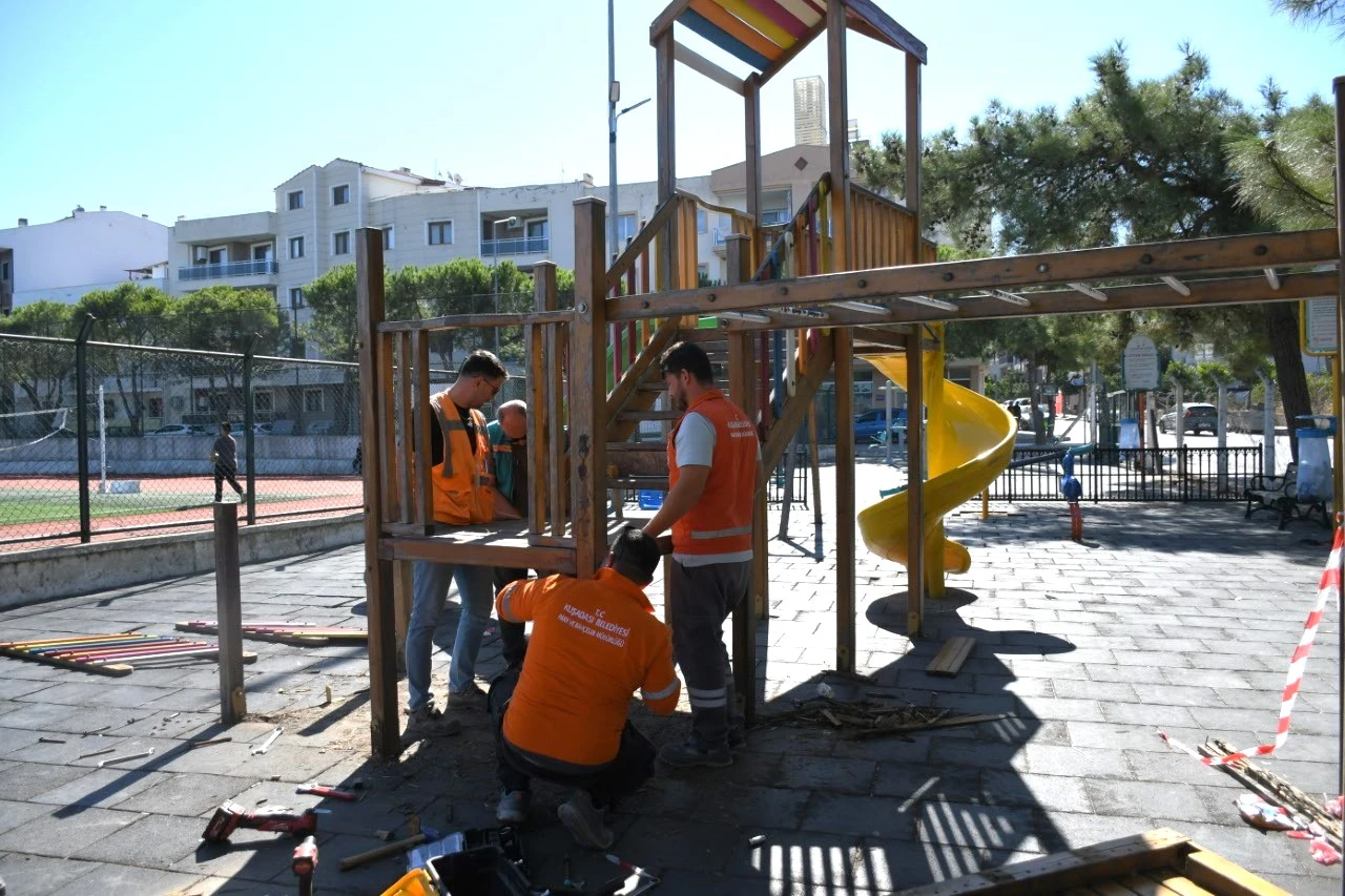 Kuşadası Belediyesi’nden çocuklar için güvenli oyun alanları