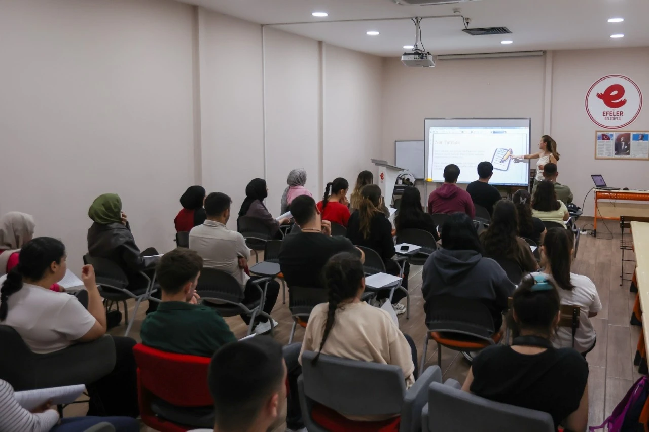 Başkan Anıl Yetişkin’den gençlere sınav yolculuğunda güçlü rehberlik desteği