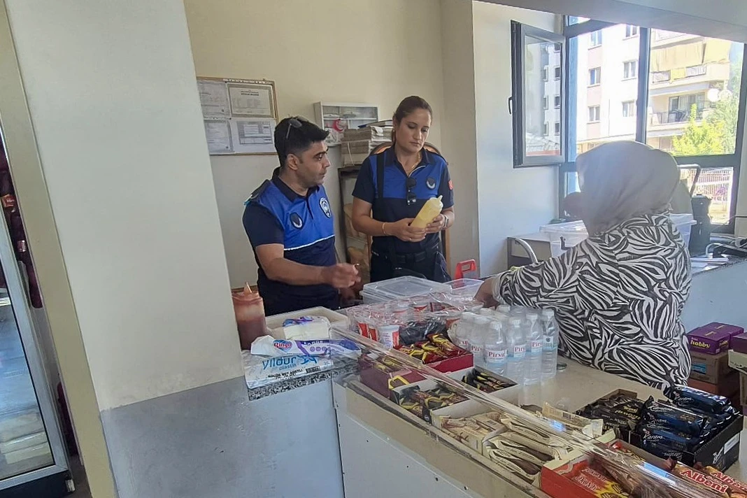 Efeler Zabıtasından okul kantinlerinde hijyen ve fiyat denetimi