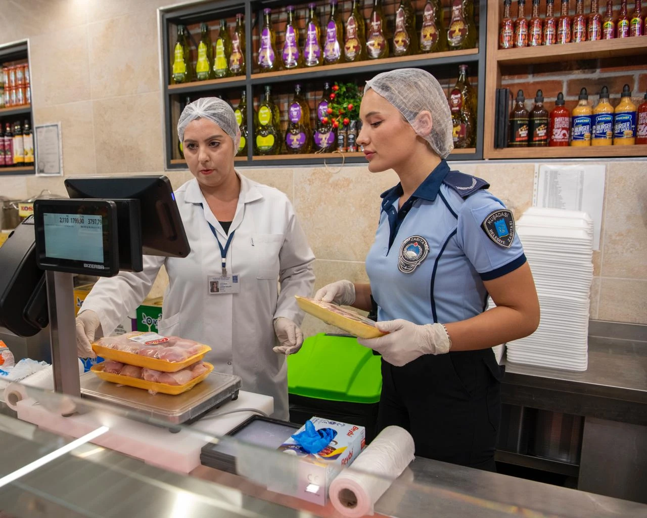 Kuşadası’nda zincir marketlere sıkı denetim