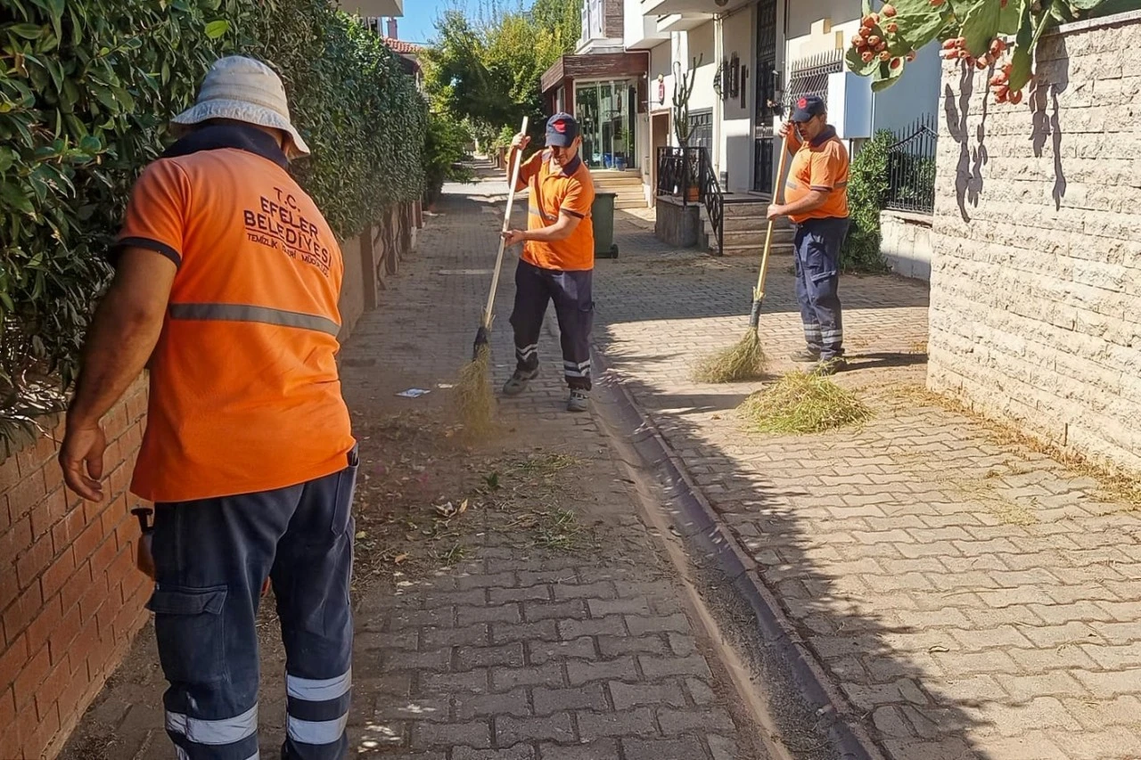 Efeler’de Temizlik Mesaisi Hız Kesmeden Sürüyor