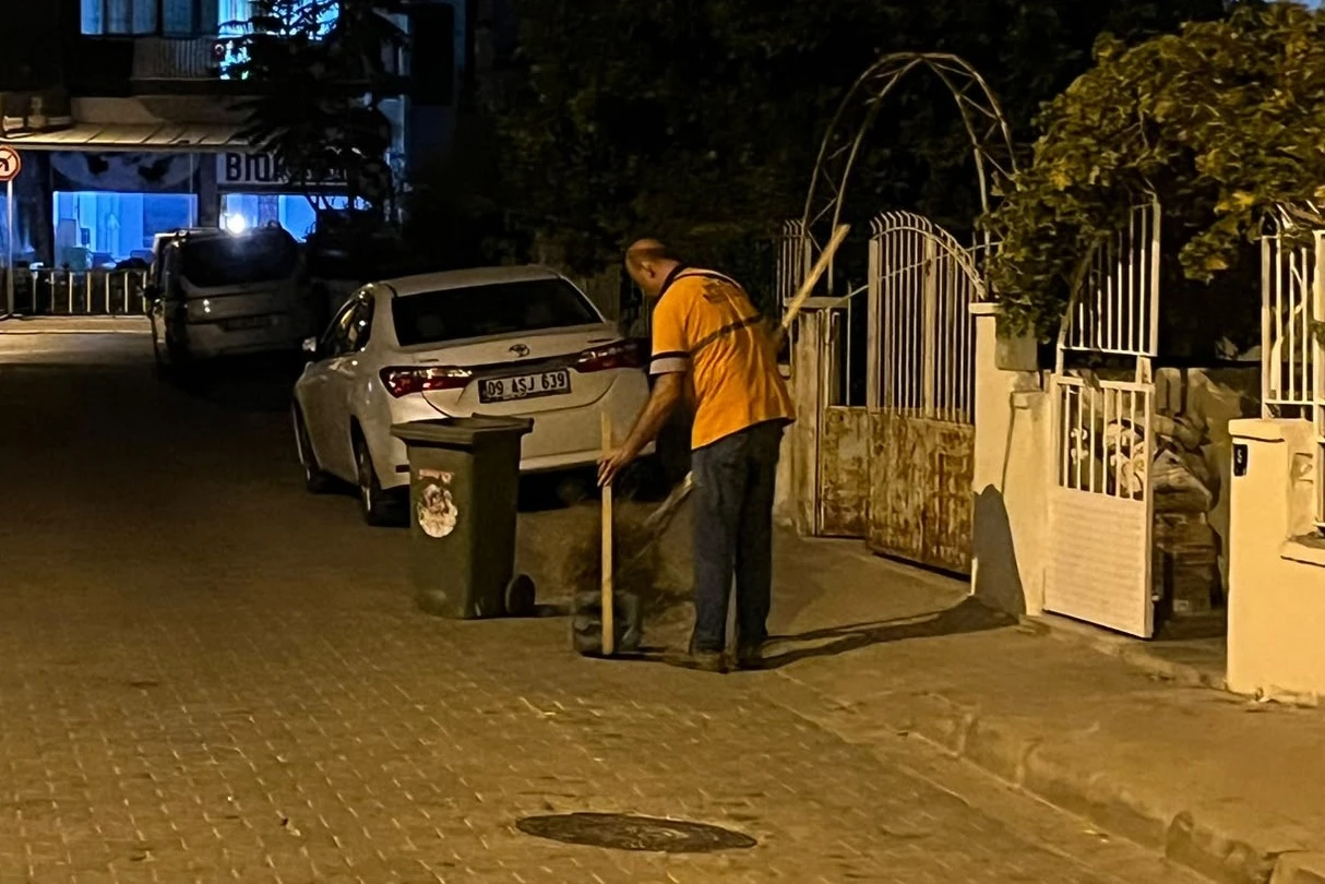 Efeler’de Temizlik Mesaisi Hız Kesmeden Sürüyor