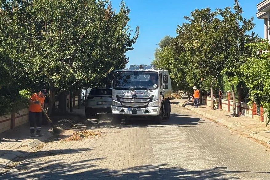 Efeler’de Temizlik Mesaisi Hız Kesmeden Sürüyor