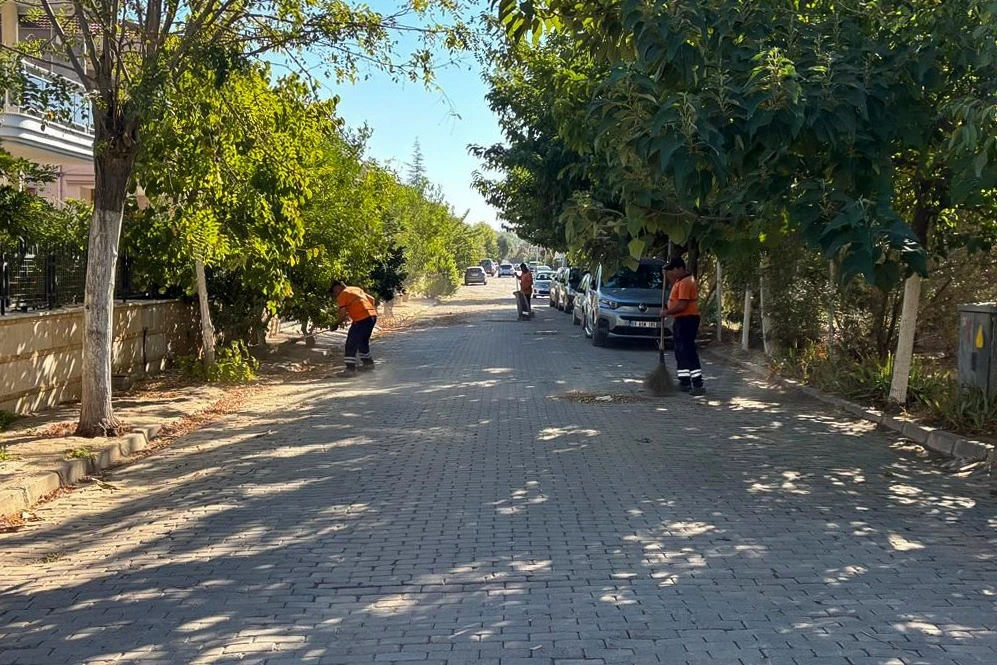 Efeler’de Temizlik Mesaisi Hız Kesmeden Sürüyor