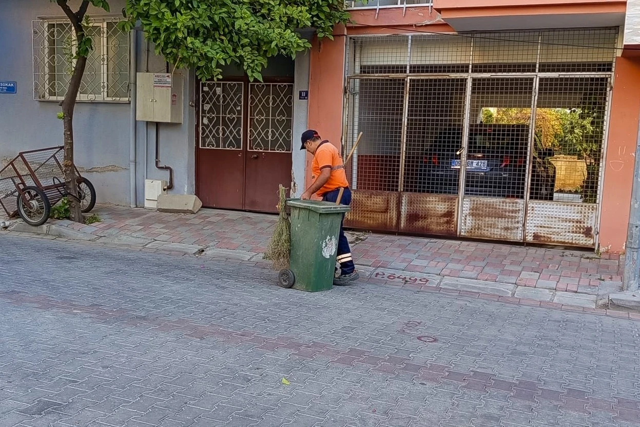 Efeler’de Temizlik Mesaisi Hız Kesmeden Sürüyor