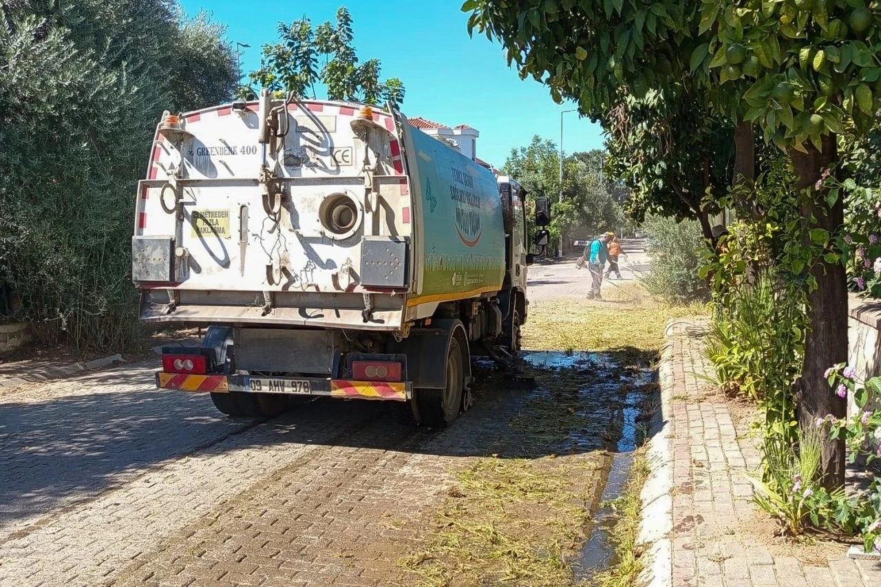 Efeler’de Temizlik Mesaisi Hız Kesmeden Sürüyor