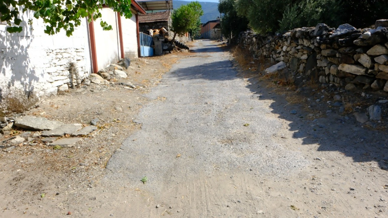 Kuyucak Çamdibi Mahallesi’nde Parke Taşı Çalışmalarında 1. Etap Tamamlandı
