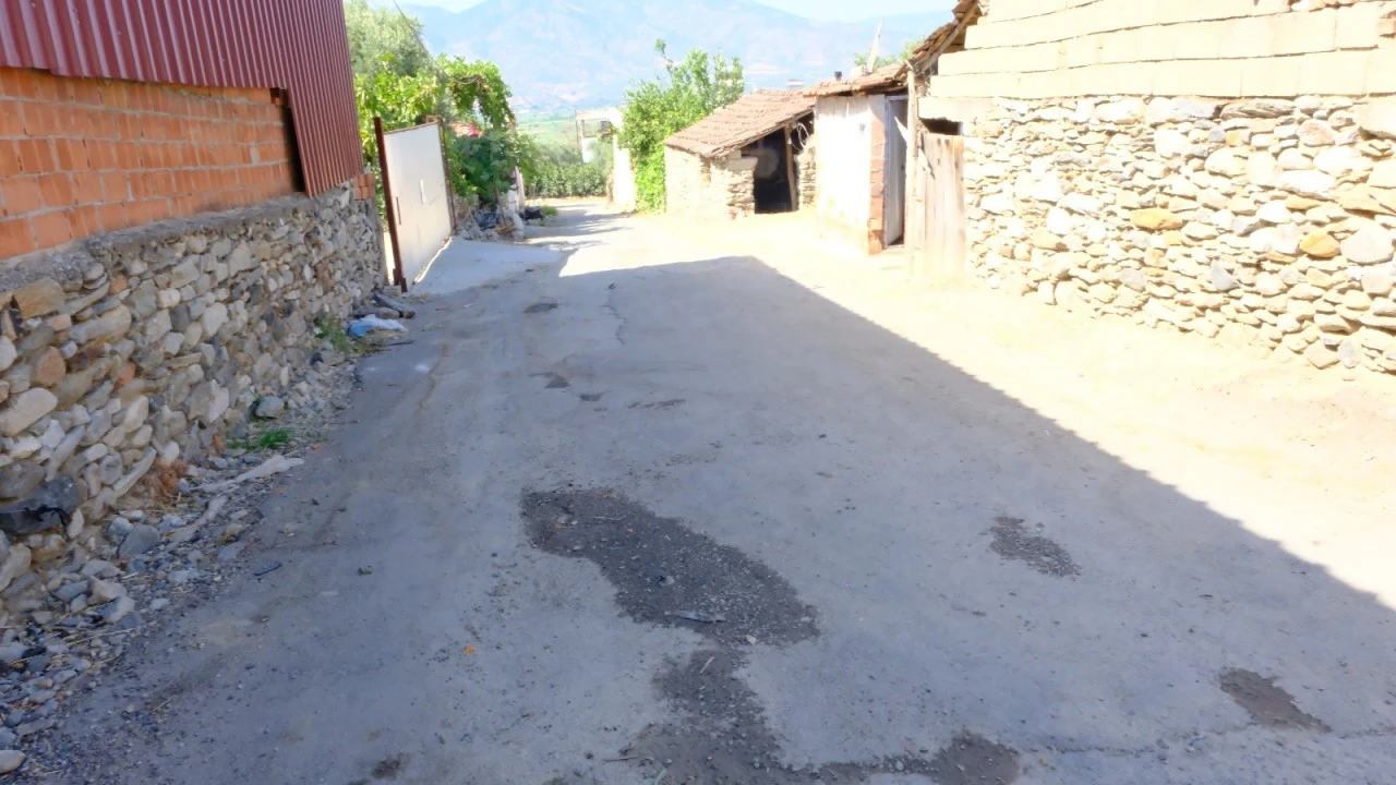Kuyucak Çamdibi Mahallesi’nde Parke Taşı Çalışmalarında 1. Etap Tamamlandı
