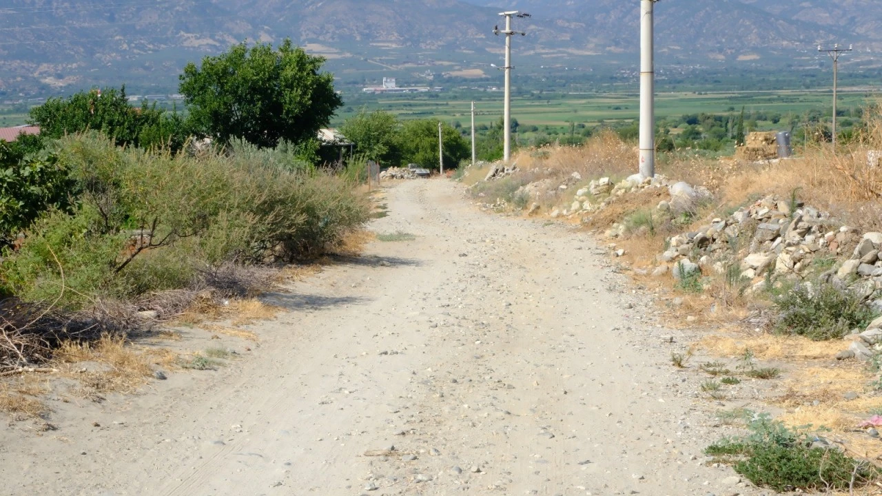 Kuyucak Çamdibi Mahallesi’nde Parke Taşı Çalışmalarında 1. Etap Tamamlandı