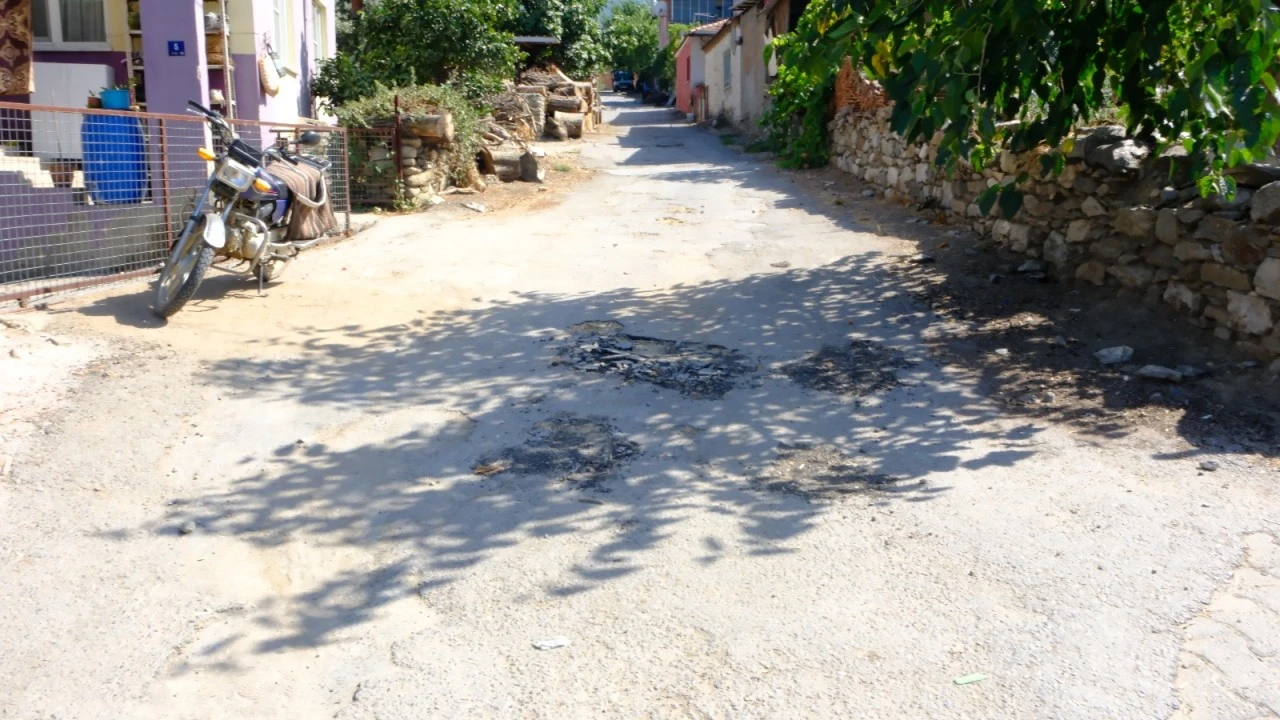Kuyucak Çamdibi Mahallesi’nde Parke Taşı Çalışmalarında 1. Etap Tamamlandı